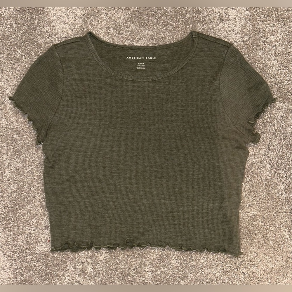 American eagle short sleeve cropped shirt